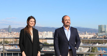 Alejandro Fernández da la bienvenida a Lorena Roldán 