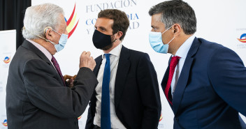 Pablo Casado, junto a Mario Vargas Llosa y Leopoldo López, en la Jornada #Populismos, ¿Una amenaza a la democracia?