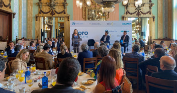 Cuca Gamarra participa en el Foro del Club Información en Alicante