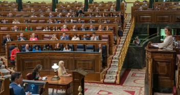 Cuca Gamarra interviene en el pleno del Congreso de los Diputados