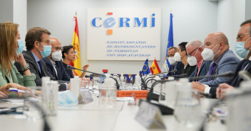 Alberto Núñez Feijóo, mantiene un encuentro con miembros del CERMI