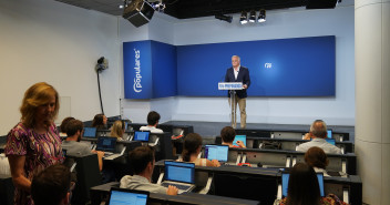 El vicesecretario de Institucional del PP y vicepresidente del PPE, Esteban González Pons, durante la rueda de prensa 