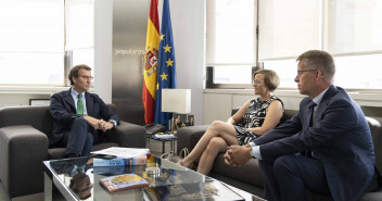 El presidente Alberto Núñez Feijoó se reúne con el embajador de Suecia y la embajadora de Finlandia