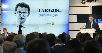 El presidente del Partido Popular, Alberto Núñez Feijóo, durante la conferencia “La Razón de” organizada por el diario La Razón