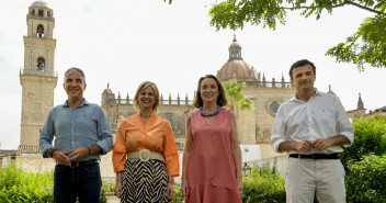 Cuca Gamarra y Elías Bendodo participan en un acto en Jerez