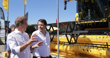 Alberto Núñez Feijóo visita la Feria del Sector Agropecuario Salamaq 22