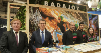 Alberto Núñez Feijóo visita FITUR