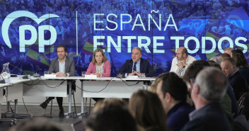 Rueda de prensa de Elías Bendodo y reunión de los coordinadores de campaña de capitales de provincia