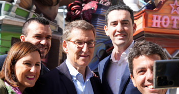 Alberto Núñez Feijóo en las Fallas junto a Carlos Mazón y Mª José Catalá