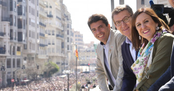 Alberto Núñez Feijóo en las Fallas junto a Carlos Mazón y Mª José Catalá