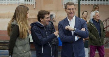 Alberto Núñez Feijóo ejerciendo su derecho al voto en Madrid 