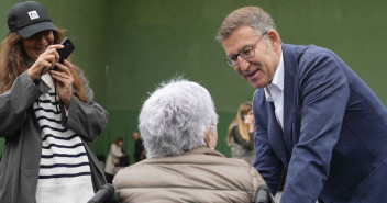 Alberto Núñez Feijóo ejerciendo su derecho al voto en Madrid 