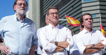 Alberto Núñez Feijóo, José María Aznar y Mariano Rajoy en el acto en defensa de la igualdad de todos los españoles