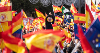 Concentración en defensa de la igualdad de los españoles en Madrid