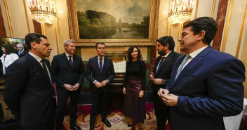 Alberto Núñez Feijóo junto a algunos presidentes autonómicos del PP en el día de la Constitución 