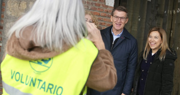 Alberto Núñez feijóo y Ana Alós en una visita al Banco de Alimentos