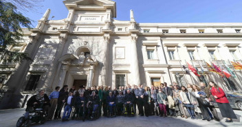 Alberto Núñez Feijóo con el CERMI tras la modificación del artículo 49 de la CE