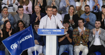 Mitin en la plaza de toros de Pontevedra