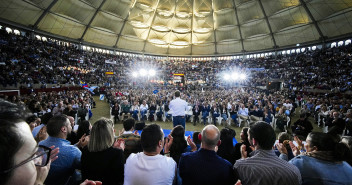 Mitin en la plaza de toros de Pontevedra