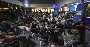 Feijóo en un mitin en Cangas