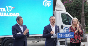 El vicesecretario de Economía del PP, Juan Bravo, participa en un acto de la Ruta por la Igualdad