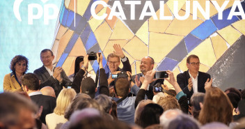 Feijóo en la presentación de candidatos del PP al Parlamento de Cataluña.