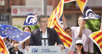 Feijóo en un mitin del PP en Badalona