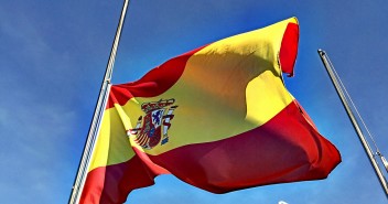 Bandera de España a media asta