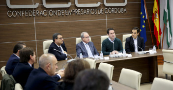 El secretario general, Teodoro García, visita la ciudad de Córdoba