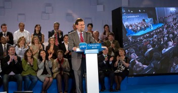 El presidente del PP, Mariano Rajoy, durante su intervención en el acto sobre inmigración