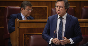 Carlos Floriano en su turno de preguntas al Gobierno