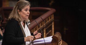 Macarena Montesinos durante el Pleno en el Congreso de los Diputados