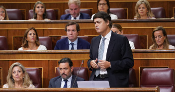 Carlos Rojas en la sesión de control al Gobierno