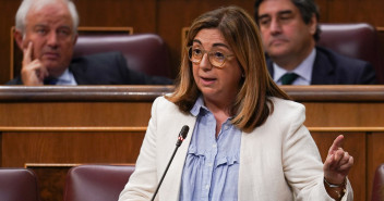 Sandra Moneo en la sesión de control al Gobierno