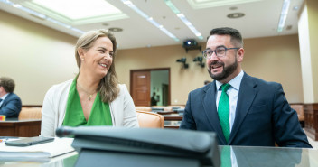 Sol Cruz, portavoz de Cultura del GPP subraya, junto a Javier Merino, diputado del GPP