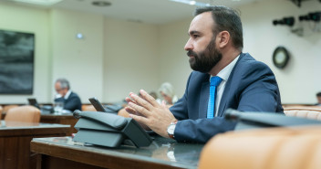 Mario Cortés antes de su intervención.