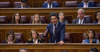Mario Garcés en la sesión de control en el Congreso