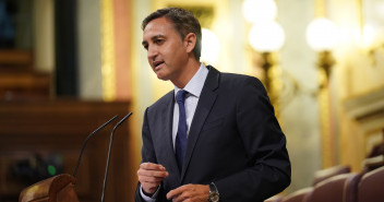 César Sánchez en la sesión de control al Gobierno en el Pleno del Congreso