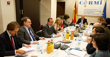 Alfonso Alonso preside una reunión con el CERMI