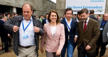 Mª Dolores de Cospedal con José Antonio Monago y Carlos Floriano en la inauguración del XI Congreso del PP Extremadura