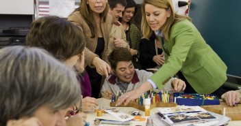 María Dolores de Cospedal y Alicia Sánchez-Camacho visitan un centro de discapacitados en Girona