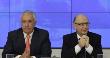 Cristóbal Montoro preside la reunión 