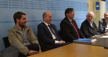Ramón Moreno Bustos preside una reunión del PP de España en Argentina