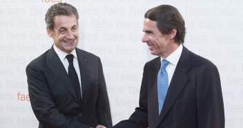 Nicolas Sarkozy saluda a José María Aznar