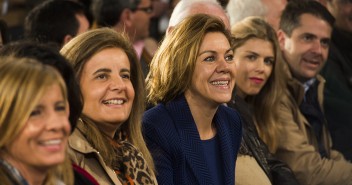 Fátima Báñez y María Dolores de Cospedal en el acto de Córdoba