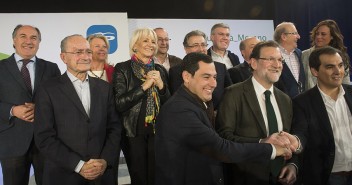 Mariano Rajoy y Juanma Moreno con los candidatos municipales del PP andaluz