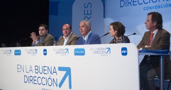 Javier Arenas dirigiéndose a los asistentes en el ágora de la Convención Nacional
