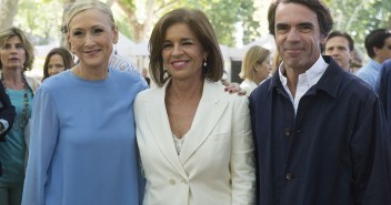 La candidata Cifuentes junto a la actual alcaldesa de Madrid, Ana Botella y José María Aznar