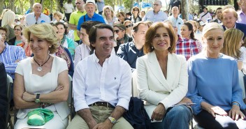 La candidata a la alcaldía de Madrid, Esperanza Aguirre, junto a José María Aznar, Ana Botella y Cristina Cifuentes