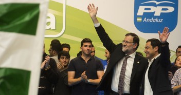 Mariano Rajoy con Juanma Moreno en el cierre de campaña